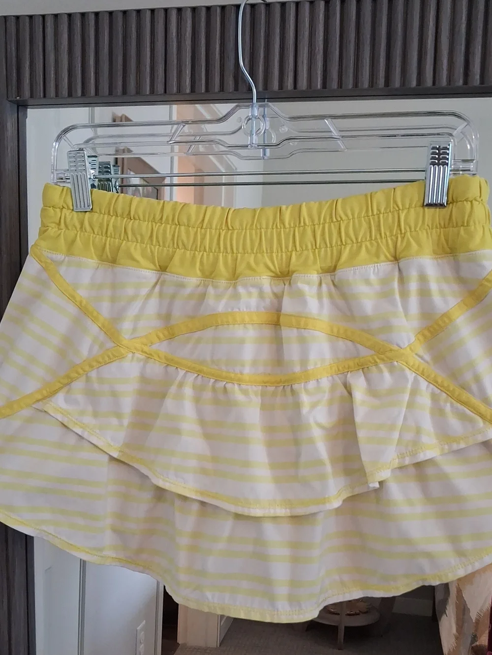 Lululemon Run: Track Attack Skirt Twin Stripe Sizzle Yellow White ** Size 10